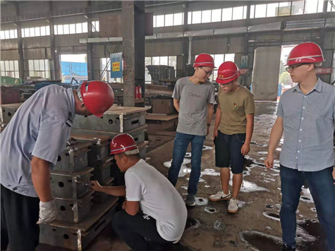 欢迎四川成都城投城建的客户到钢模板厂家验收盖梁模板